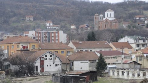 MALOLETNIK PAO SA TRIBINA U VLADIČINOM HANU: Mladić zbrinut u bolnici u Vranju MALOLETNIK PAO SA TRIBINA U VLADIČINOM HANU: Mladić zbrinut u bolnici u Vranju