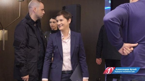 БРНАБИЋ РАЗГОВАРАЛА СА МЛАДИМ ПРИВРЕДНИЦИМА: Србија постаје економски стабилна земља. Зато заједно можемо све (ВИДЕО) БРНАБИЋ РАЗГОВАРАЛА СА МЛАДИМ ПРИВРЕДНИЦИМА: Србија постаје економски стабилна земља. Зато заједно можемо све (ВИДЕО)