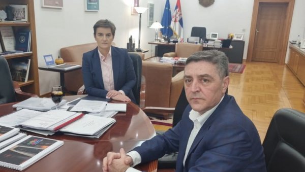 ПРЕМИЈЕРКА СА ПРЕДСЕДНИКМ ОПШТИНЕ БАРАЈЕВО: Адамовић и Брнабић о проблемима животне средине ПРЕМИЈЕРКА СА ПРЕДСЕДНИКМ ОПШТИНЕ БАРАЈЕВО: Адамовић и Брнабић о проблемима животне средине