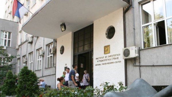 ЗАБРАЊЕНЕ ПОСЕТЕ ИНСТИТУТУ ЗА ОНКОЛОГИЈУ: Ковид откривен код 40 пацијената и десетак запослених ЗАБРАЊЕНЕ ПОСЕТЕ ИНСТИТУТУ ЗА ОНКОЛОГИЈУ: Ковид откривен код 40 пацијената и десетак запослених