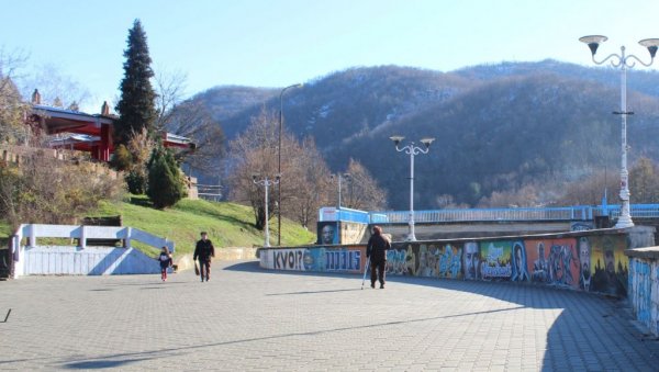 КРАЈ МУРАЛА ПЕШАЧКА ТУРА: Власотинчани обележили Светски дан туристичких водича КРАЈ МУРАЛА ПЕШАЧКА ТУРА: Власотинчани обележили Светски дан туристичких водича