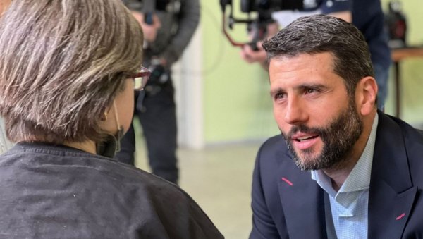 ШАПИЋ ОБИШАО ЦЕНТАР ЗА БРИГУ О ПОРОДИЦИ: Поносан сам што смо успели да направимо објекте намењене особама са инвалидитетом (ФОТО) ШАПИЋ ОБИШАО ЦЕНТАР ЗА БРИГУ О ПОРОДИЦИ: Поносан сам што смо успели да направимо објекте намењене особама са инвалидитетом (ФОТО)