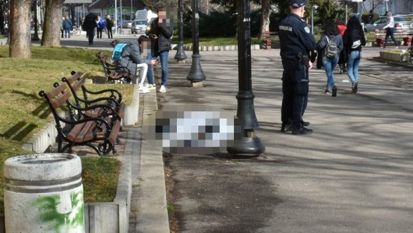 МУШКАРАЦ ПРЕМИНУО У ЦЕНТРУ ЗАЈЕЧАРА: Екипа хитне помоћи могла је само да констатује смрт МУШКАРАЦ ПРЕМИНУО У ЦЕНТРУ ЗАЈЕЧАРА: Екипа хитне помоћи могла је само да констатује смрт