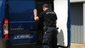 UDARAO KINESKINJU DRVENOM LETVOM: Policija u Kikindi uhapsila osumnjičenog UDARAO KINESKINJU DRVENOM LETVOM: Policija u Kikindi uhapsila osumnjičenog