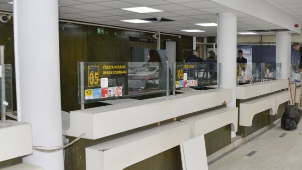 НОВЕ ЛАЖНЕ ДОЈАВЕ О БОМБАМА: На удару Главни поштански центар у Земуну и две шабачке банке НОВЕ ЛАЖНЕ ДОЈАВЕ О БОМБАМА: На удару Главни поштански центар у Земуну и две шабачке банке
