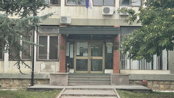 „НОВОСТИ“ САЗНАЈУ - ТРСТЕНИЧАНИН ОСУЂЕН НА ГОДИНУ ДАНА ЗАТВОРА: Покушао да изнуди новац од председнице општине „НОВОСТИ“ САЗНАЈУ - ТРСТЕНИЧАНИН ОСУЂЕН НА ГОДИНУ ДАНА ЗАТВОРА: Покушао да изнуди новац од председнице општине