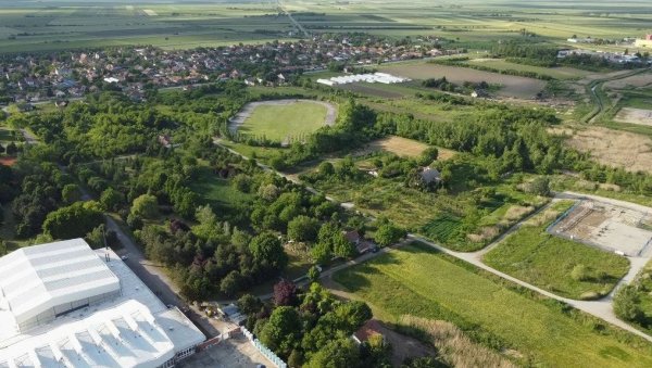 ТРЖНИ ЦЕНТАР НА ШЕСТ ХЕКТАРА: Кикинда продаје парцелу за изградњу ритејл парка ТРЖНИ ЦЕНТАР НА ШЕСТ ХЕКТАРА: Кикинда продаје парцелу за изградњу ритејл парка