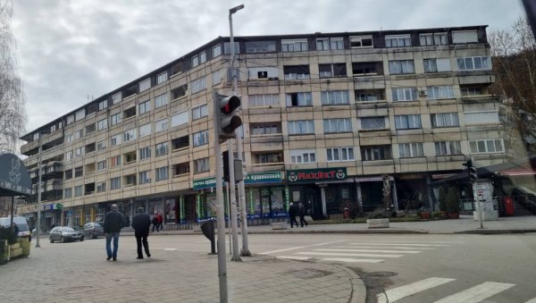ПРИБОЈЦИ У СТРАХУ ЗБОГ ВОАЈЕРА: Упада у куће и станове и плаши жене, а време не бира (ФОТО) ПРИБОЈЦИ У СТРАХУ ЗБОГ ВОАЈЕРА: Упада у куће и станове и плаши жене, а време не бира (ФОТО)