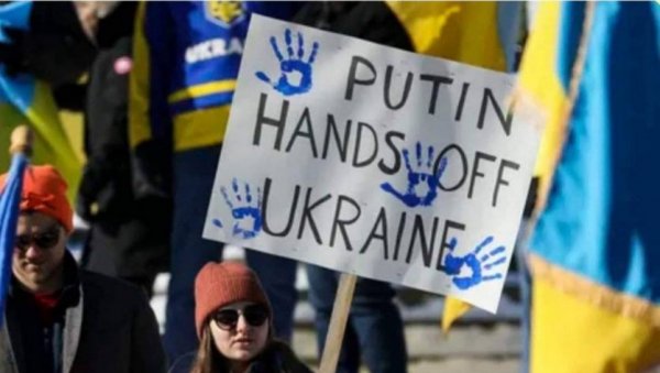 НЕ МОГУ ДА СЕ ОДЛУЧЕ: До јуче протестовали против Рио Тинта, а данас против Русије (ФОТО) НЕ МОГУ ДА СЕ ОДЛУЧЕ: До јуче протестовали против Рио Тинта, а данас против Русије (ФОТО)
