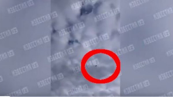 СНИМАК ПАДА РУСКОГ АВИОНА: Цела посада погинула у региону Вороњежа (ВИДЕО) СНИМАК ПАДА РУСКОГ АВИОНА: Цела посада погинула у региону Вороњежа (ВИДЕО)