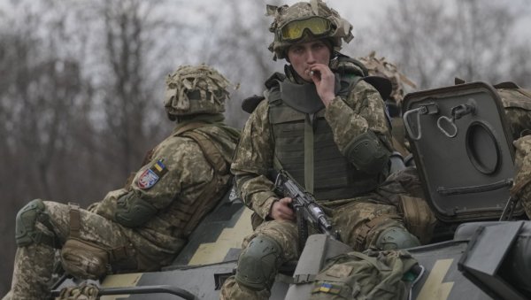 БРИТАНСКА РАКЕТА У УКРАЈИНИ: Руска војска запленила пројектил у региону Запорожја (ФОТО) БРИТАНСКА РАКЕТА У УКРАЈИНИ: Руска војска запленила пројектил у региону Запорожја (ФОТО)