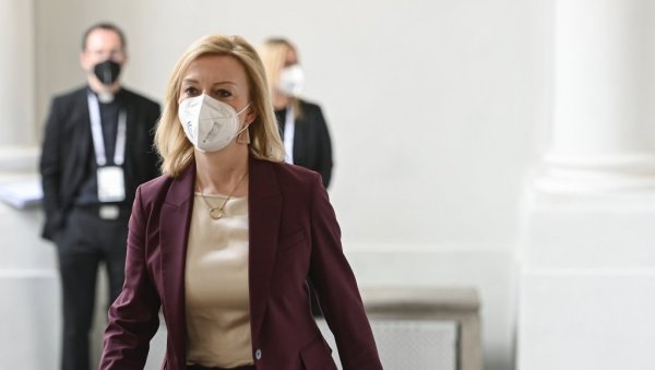 БРИТАНСКА МИНИСТАРКА: Шаљемо Украјини ПВО и противоклопна средства БРИТАНСКА МИНИСТАРКА: Шаљемо Украјини ПВО и противоклопна средства