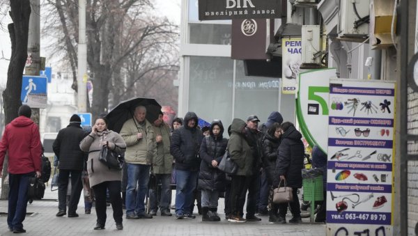 УКРАЈИНСКА ВОЈСКА СПРЕЧАВА ЦИВИЛЕ ДА СЕ ЕВАКУИШУ: Још увек ниједна особа није напустила Мариупољ УКРАЈИНСКА ВОЈСКА СПРЕЧАВА ЦИВИЛЕ ДА СЕ ЕВАКУИШУ: Још увек ниједна особа није напустила Мариупољ