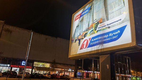 ИСКАЉУЈУ БЕС НА БИЛБОРДИМА: СНС осудила политичко насиље у Новом Саду ИСКАЉУЈУ БЕС НА БИЛБОРДИМА: СНС осудила политичко насиље у Новом Саду