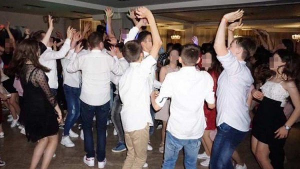 ОПЕТ НА МАТУРЕ И ЕКСКУРЗИЈЕ: Након две године укинуте мере заштите због пандемије вируса корона у образовању ОПЕТ НА МАТУРЕ И ЕКСКУРЗИЈЕ: Након две године укинуте мере заштите због пандемије вируса корона у образовању