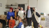 НАЈАВИЛИ ПОМОЋ НА ГОДИШЊЕМ НИВОУ: Амбасадор Грчке посетио Народну кухињу у Бару НАЈАВИЛИ ПОМОЋ НА ГОДИШЊЕМ НИВОУ: Амбасадор Грчке посетио Народну кухињу у Бару