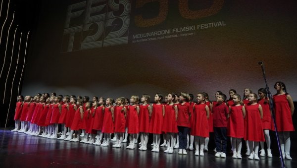 НАГРАДЕ ЕМИРУ КУСТУРИЦИ И МИКИЈУ МАНОЈЛОВИЋУ: Пројекцијом филма Стахиња Бановић почео јубиларни 50. ФЕСТ (ФОТО) НАГРАДЕ ЕМИРУ КУСТУРИЦИ И МИКИЈУ МАНОЈЛОВИЋУ: Пројекцијом филма Стахиња Бановић почео јубиларни 50. ФЕСТ (ФОТО)