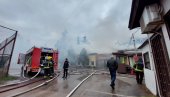 БОРБА СА ПОЖАРОМ НА НОВОМ БЕОГРАДУ: Ватрогасци и даље на терену, дим куља из ресторана (ФОТО/ВИДЕО) БОРБА СА ПОЖАРОМ НА НОВОМ БЕОГРАДУ: Ватрогасци и даље на терену, дим куља из ресторана (ФОТО/ВИДЕО)