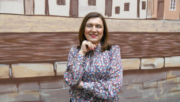 СВАКА КЊИГА СЛЕДИ СВОЈУ СУДБИНУ, БАШ КАО И ЧОВЕК: Вeсна Капор, добитница награде Меша Селимовић СВАКА КЊИГА СЛЕДИ СВОЈУ СУДБИНУ, БАШ КАО И ЧОВЕК: Вeсна Капор, добитница награде Меша Селимовић