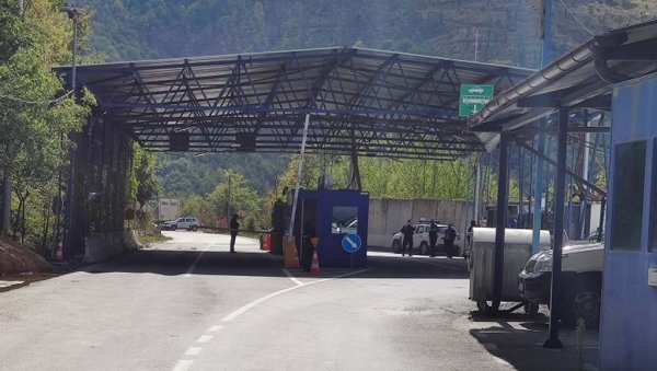 НОВА ОПАСНА ПРОВОКАЦИЈА ПРИШТИНЕ: Косовска полиција поставља нову базу код прелаза Брњак НОВА ОПАСНА ПРОВОКАЦИЈА ПРИШТИНЕ: Косовска полиција поставља нову базу код прелаза Брњак