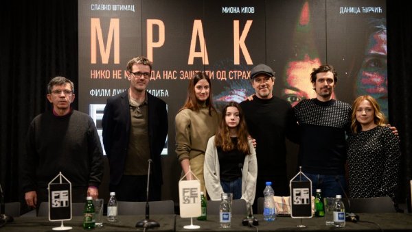 ХОРОР НА КОСОВУ У ФИЛМУ И У ЖИВОТУ: Великим аплаузом публика поздравила екипу Мрака, који је премијерно приказан на 50. ФЕСТу ХОРОР НА КОСОВУ У ФИЛМУ И У ЖИВОТУ: Великим аплаузом публика поздравила екипу Мрака, који је премијерно приказан на 50. ФЕСТу