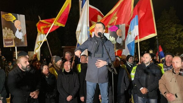 БЕЧИЋ У БАРУ ПОНУДИО РЕШЕЊЕ: Ајмо на изборе БЕЧИЋ У БАРУ ПОНУДИО РЕШЕЊЕ: Ајмо на изборе