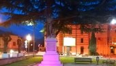 SIMBOLI VRANJA POD SPECIJALNIM OSVETLJENJEM: Podrška za bolesne od retkih bolesti SIMBOLI VRANJA POD SPECIJALNIM OSVETLJENJEM: Podrška za bolesne od retkih bolesti