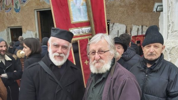 БРАТ БЛАЖЕНОПОШИВШЕГ АМФИЛОХИЈА У ПОДГОРИЦИ: Колашински парох протојереј Раде Радовић на свенародном сабрању БРАТ БЛАЖЕНОПОШИВШЕГ АМФИЛОХИЈА У ПОДГОРИЦИ: Колашински парох протојереј Раде Радовић на свенародном сабрању
