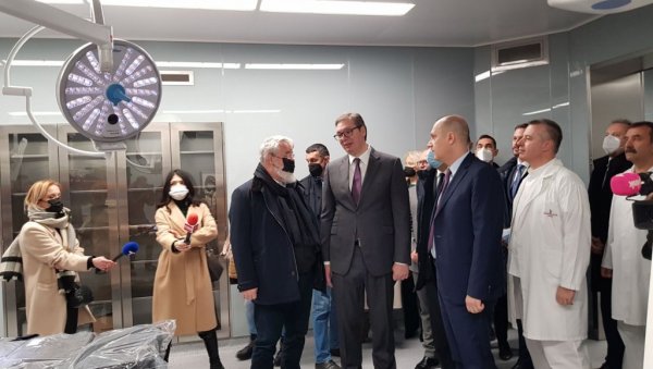 ВИШЕ НЕГО ПРЕПОЛОВЉЕН БРОЈ ЛИЦА НА ЛИСТИ ЧЕКАЊА Вучић: Улажемо у људе, реновирали или изградили смо 152 здравствена објекта