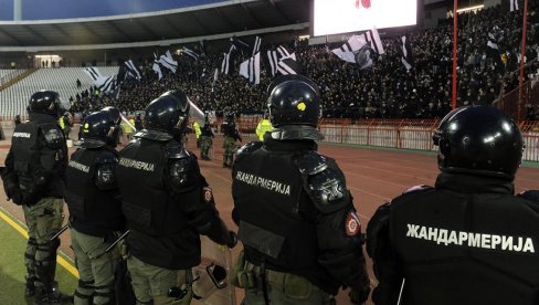 AKO GROBARI ŽELE NA ISTOK MARAKANE... Najnovije vesti oko karata za 175. večiti derbi Crvena zvezda - Partizan AKO GROBARI ŽELE NA ISTOK MARAKANE... Najnovije vesti oko karata za 175. večiti derbi Crvena zvezda - Partizan