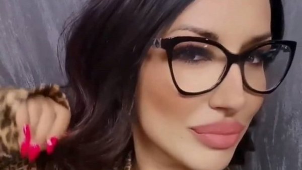ПОЛИЦИЈА ТРАГА ЗА БАТИНАШИМА: Претучена певачица Марина Радосављевић још у шоку после напада ПОЛИЦИЈА ТРАГА ЗА БАТИНАШИМА: Претучена певачица Марина Радосављевић још у шоку после напада