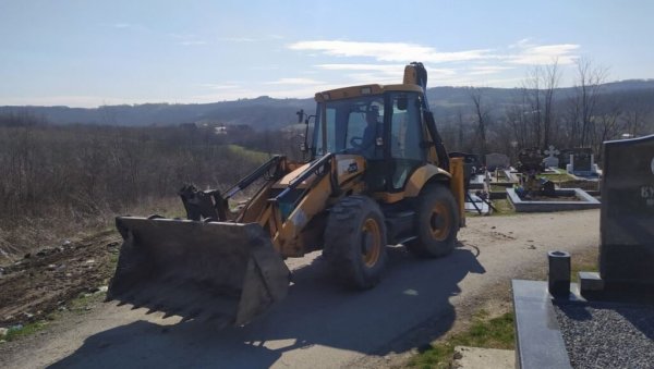 ОЧИШЋЕНА ДЕПОНИЈА КОД ГРОБЉА: Комунална акција у Обреновцу ОЧИШЋЕНА ДЕПОНИЈА КОД ГРОБЉА: Комунална акција у Обреновцу
