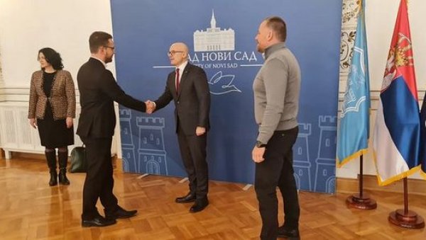 РАЗГОВОРИ О САРАДЊИ: Састанак градоначелника Ниша и Новог Сада РАЗГОВОРИ О САРАДЊИ: Састанак градоначелника Ниша и Новог Сада
