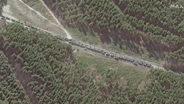 РУСКИ ПОКРЕТИ КА КИЈЕВУ: Сателитски снимци кретања војних колона дугачких 27 км РУСКИ ПОКРЕТИ КА КИЈЕВУ: Сателитски снимци кретања војних колона дугачких 27 км