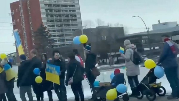 СКАНДАЛ У КАНАДИ: Организовали протест подршке Украјини, па оскрнавили храм Руске православне цркве! (ФОТО) СКАНДАЛ У КАНАДИ: Организовали протест подршке Украјини, па оскрнавили храм Руске православне цркве! (ФОТО)