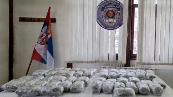 УХАПШЕНИ СУПРУЖНИЦИ ИЗ ТУТИНА: У гепеку “аудија” откривено 56 килограма марихуане УХАПШЕНИ СУПРУЖНИЦИ ИЗ ТУТИНА: У гепеку “аудија” откривено 56 килограма марихуане