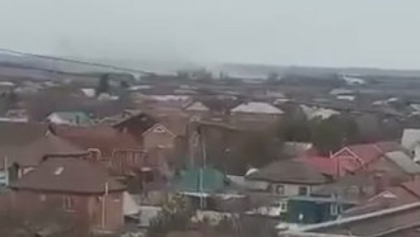 УКРАЈИНСКА ВОЈСКА ИСПАЛИЛА РАКЕТУ НА РУСИЈУ: Откривено да ли има повређених (ВИДЕО) УКРАЈИНСКА ВОЈСКА ИСПАЛИЛА РАКЕТУ НА РУСИЈУ: Откривено да ли има повређених (ВИДЕО)