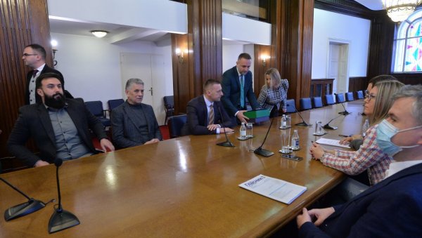 ВАЖАН ЦИЉ - ДЕЦЕНТРАЛИЗАЦИЈА: Угљанинова странка предала листу у РИК ВАЖАН ЦИЉ - ДЕЦЕНТРАЛИЗАЦИЈА: Угљанинова странка предала листу у РИК
