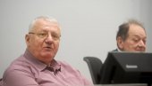 ШЕШЕЉ ЛОЗНИЧАНИМА ДЕЛИО КЊИГЕ: Лидер радикала у разговору са грађанима ШЕШЕЉ ЛОЗНИЧАНИМА ДЕЛИО КЊИГЕ: Лидер радикала у разговору са грађанима