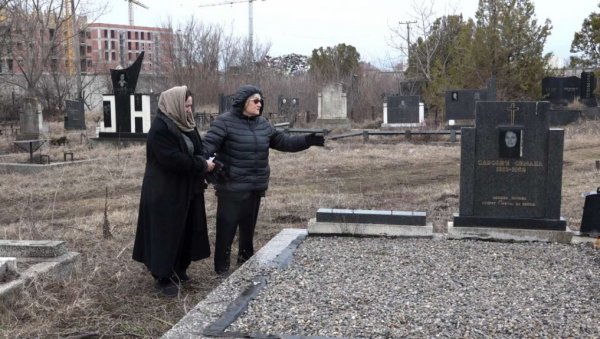 ТУЖБА ЗБОГ СРУШЕНИХ СПОМЕНИКА: Спасенија Савовић, расељена из Косова Поља, захтева од општине накнаду за оштећена надгробна обележја ТУЖБА ЗБОГ СРУШЕНИХ СПОМЕНИКА: Спасенија Савовић, расељена из Косова Поља, захтева од општине накнаду за оштећена надгробна обележја