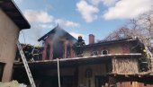 VATRA PROGUTALA POTKROVLJE: Kuća na Čukarici uništena u požaru (FOTO) VATRA PROGUTALA POTKROVLJE: Kuća na Čukarici uništena u požaru (FOTO)