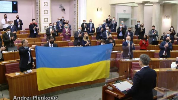 ТРАГИКОМЕДИЈА ИЗ ХРВАТСКОГ САБОРА: Пленковић и посланици аплаудирали Зеленском и Украјини (ВИДЕО) ТРАГИКОМЕДИЈА ИЗ ХРВАТСКОГ САБОРА: Пленковић и посланици аплаудирали Зеленском и Украјини (ВИДЕО)