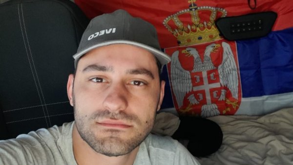 УКРАЈИНЦИ НАС ДРЖЕ КАО ТАОЦЕ Сведочење Срба возача заробљених у Украјини: Још нас има овамо, ситуација је језива УКРАЈИНЦИ НАС ДРЖЕ КАО ТАОЦЕ Сведочење Срба возача заробљених у Украјини: Још нас има овамо, ситуација је језива
