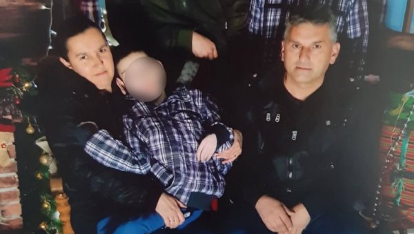 ПОДСТАНАРИ ЗБОГ ОБОЛЕЛОГ СИНА: Муке породице Наумов, са троје деце, хумани људи им помажу да добију кров над главом ПОДСТАНАРИ ЗБОГ ОБОЛЕЛОГ СИНА: Муке породице Наумов, са троје деце, хумани људи им помажу да добију кров над главом