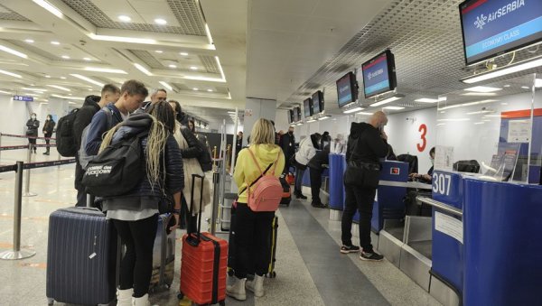 ЗА МОСКВУ И ЕРБАСОМ 330: Већи број полазака Ер Србије, авиони ка Русији лете два путa дневно ЗА МОСКВУ И ЕРБАСОМ 330: Већи број полазака Ер Србије, авиони ка Русији лете два путa дневно