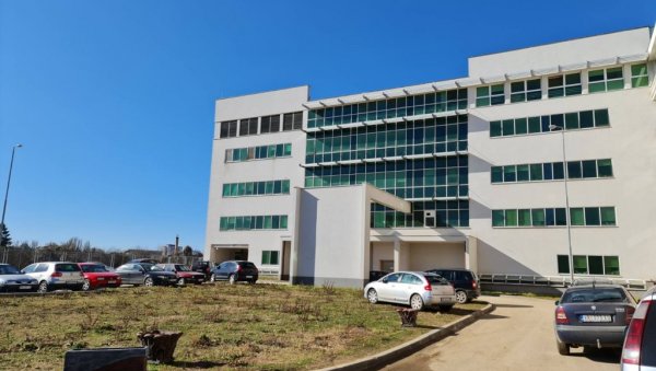 БОЛНИЦА ПОД ЈЕДНИМ КРОВОМ ЗА ЈУГ СРБИЈЕ: Врање добија савремену здравствену установу ишчекивану деценијама (ФОТО) БОЛНИЦА ПОД ЈЕДНИМ КРОВОМ ЗА ЈУГ СРБИЈЕ: Врање добија савремену здравствену установу ишчекивану деценијама (ФОТО)