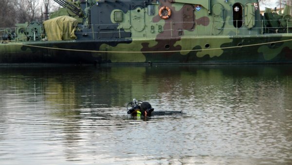 РОНИОЦИ РЕЧНЕ ФЛОТИЛЕ: Обука у зимским условима РОНИОЦИ РЕЧНЕ ФЛОТИЛЕ: Обука у зимским условима