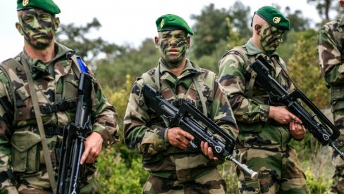 FRANCUSKI KONTRAOBAVEŠTAJAC: Veliki broj francuskih vojnika se bori pod maskom plaćenika (VIDEO) FRANCUSKI KONTRAOBAVEŠTAJAC: Veliki broj francuskih vojnika se bori pod maskom plaćenika (VIDEO)