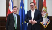 ВУЧИЋ РАЗГОВАРАО СА ГРЕГОМ ХЕНДСОМ: Састанак обављен на Андрићевом венцу ВУЧИЋ РАЗГОВАРАО СА ГРЕГОМ ХЕНДСОМ: Састанак обављен на Андрићевом венцу