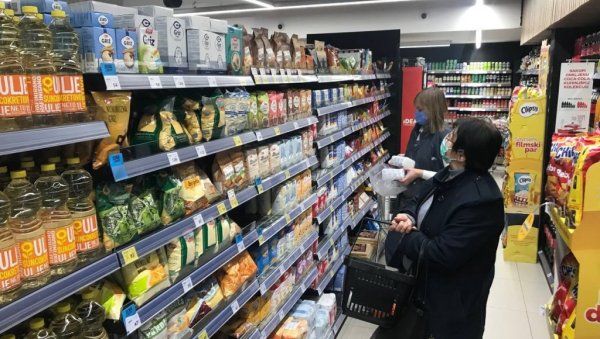 НОВОСТИ НА ЛИЦУ МЕСТА - НЕМА ПАНИКЕ У ЧАЧКУ: У трговинама уобичајена потражња за основним животним намирницама НОВОСТИ НА ЛИЦУ МЕСТА - НЕМА ПАНИКЕ У ЧАЧКУ: У трговинама уобичајена потражња за основним животним намирницама